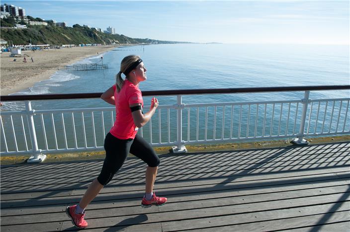 Bournemouth 21k singe runner coast 